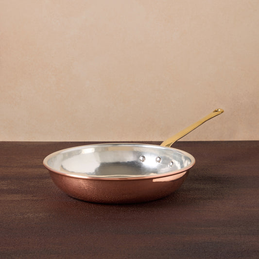 A timeless piece that will become a loyal kitchen ally and can be proudly hung on display. Ruffoni  hand-hammered copper fry pan is what you need to elevate your culinary skills, Italian style
