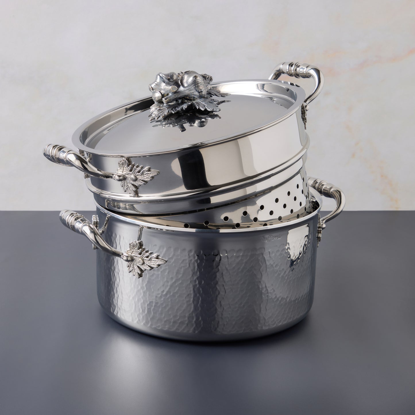 Ruffoni stainless steel pasta insert allows you to easily take the pasta out of the boiling water when it's perfectly “al dente”. Elevate your culinary skills, Italian style