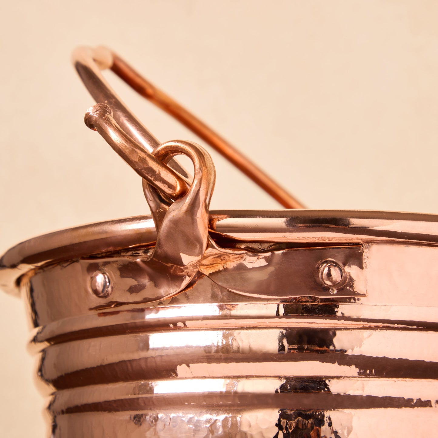Hammered Medium Wine Bucket and copper handles, from Ruffoni Historia collection
