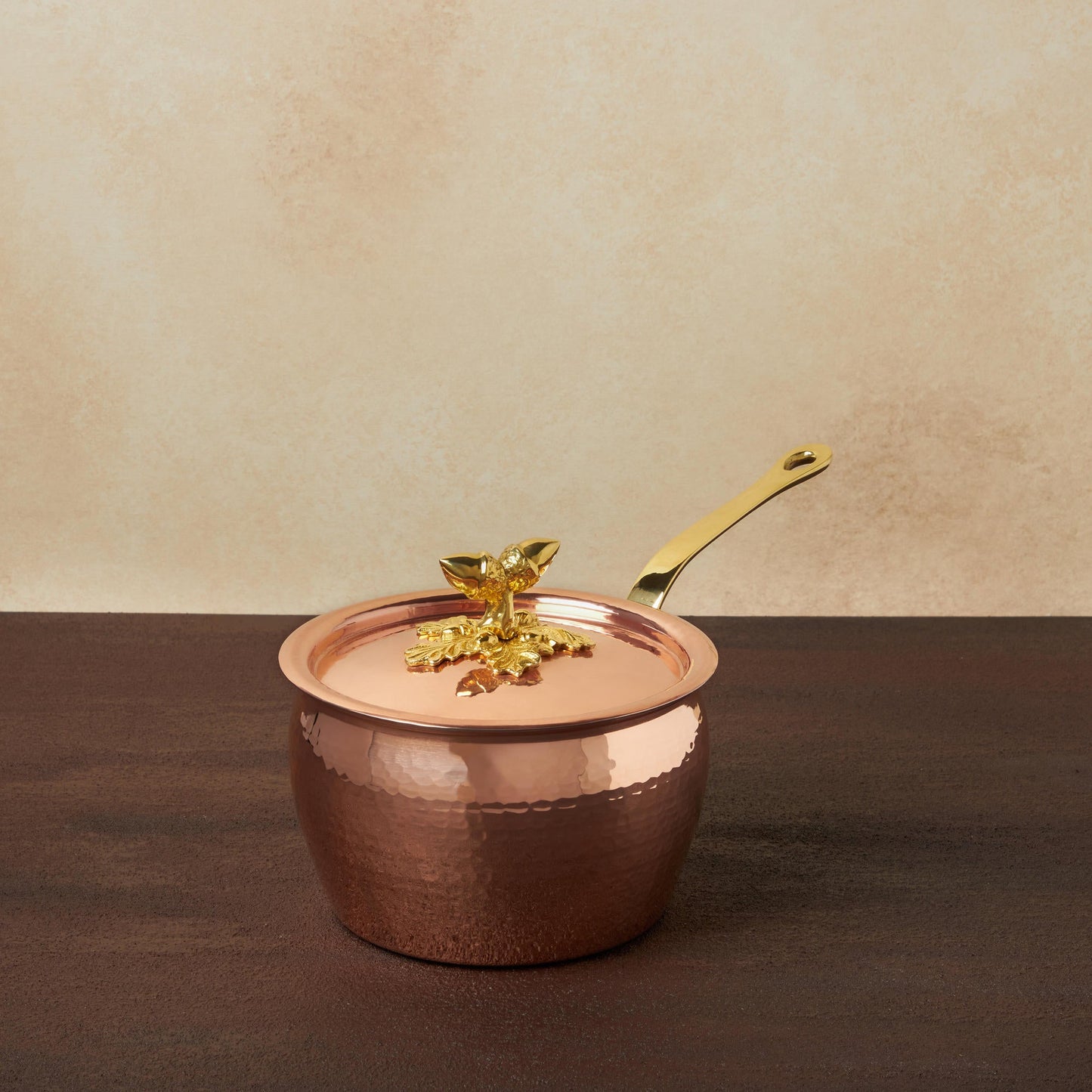 Hammered copper 2.5 Qt Sacue Pan lined with high purity tin applied by hand over fire and bronze handles, from Ruffoni Historia collection
