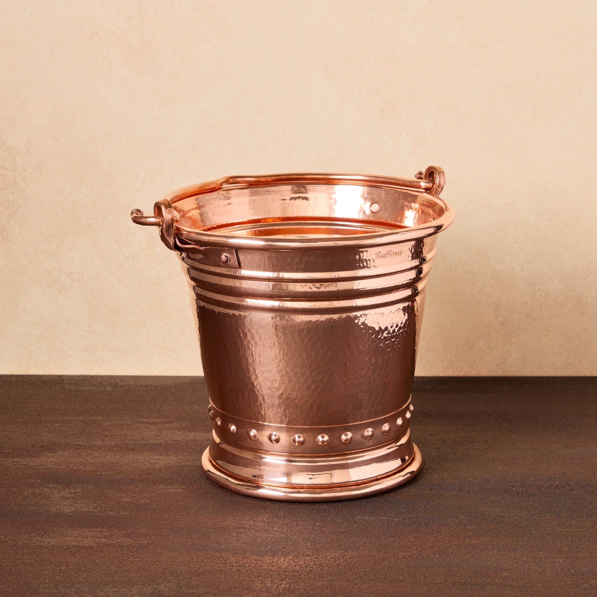 Hammered copper medium wine bucket  and copper handles, from Ruffoni Historia collection