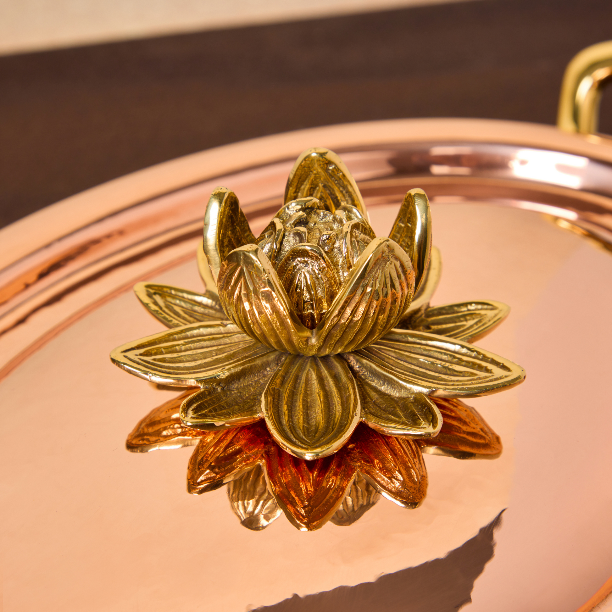 Ruffoni lotus-shaped bronze finial