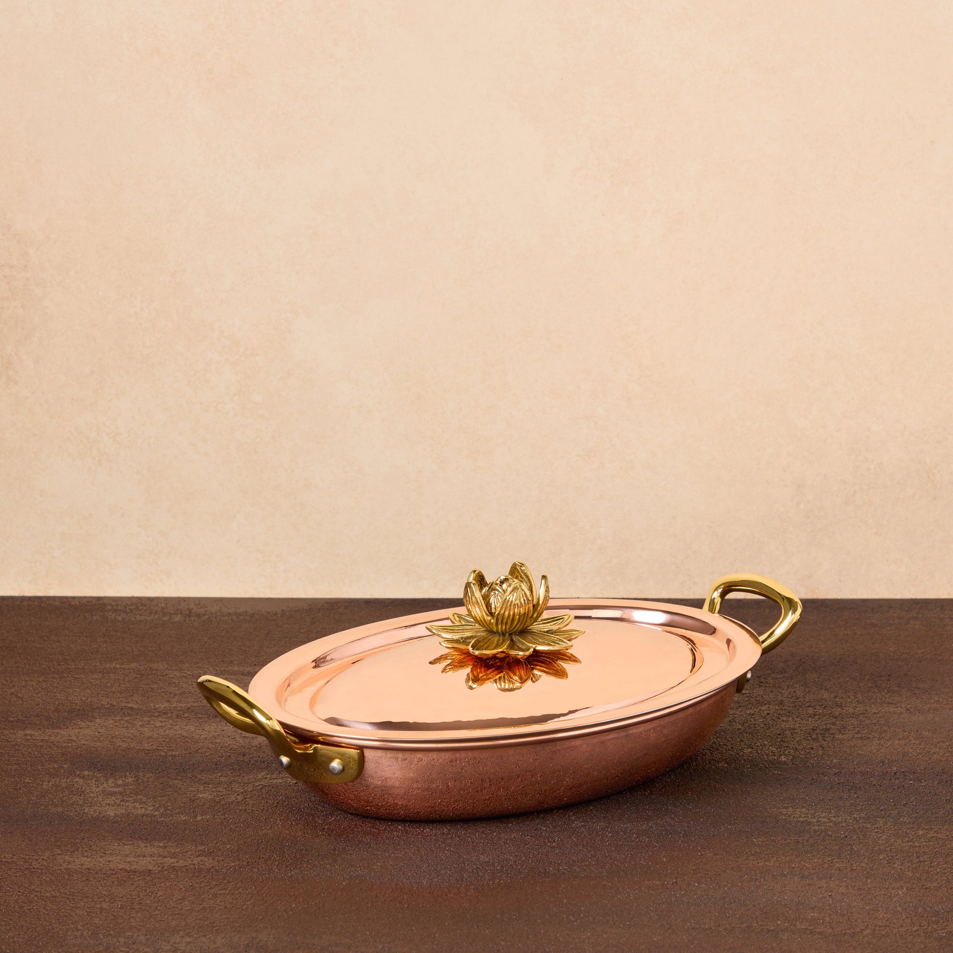 10" oval roaster with lotus knob