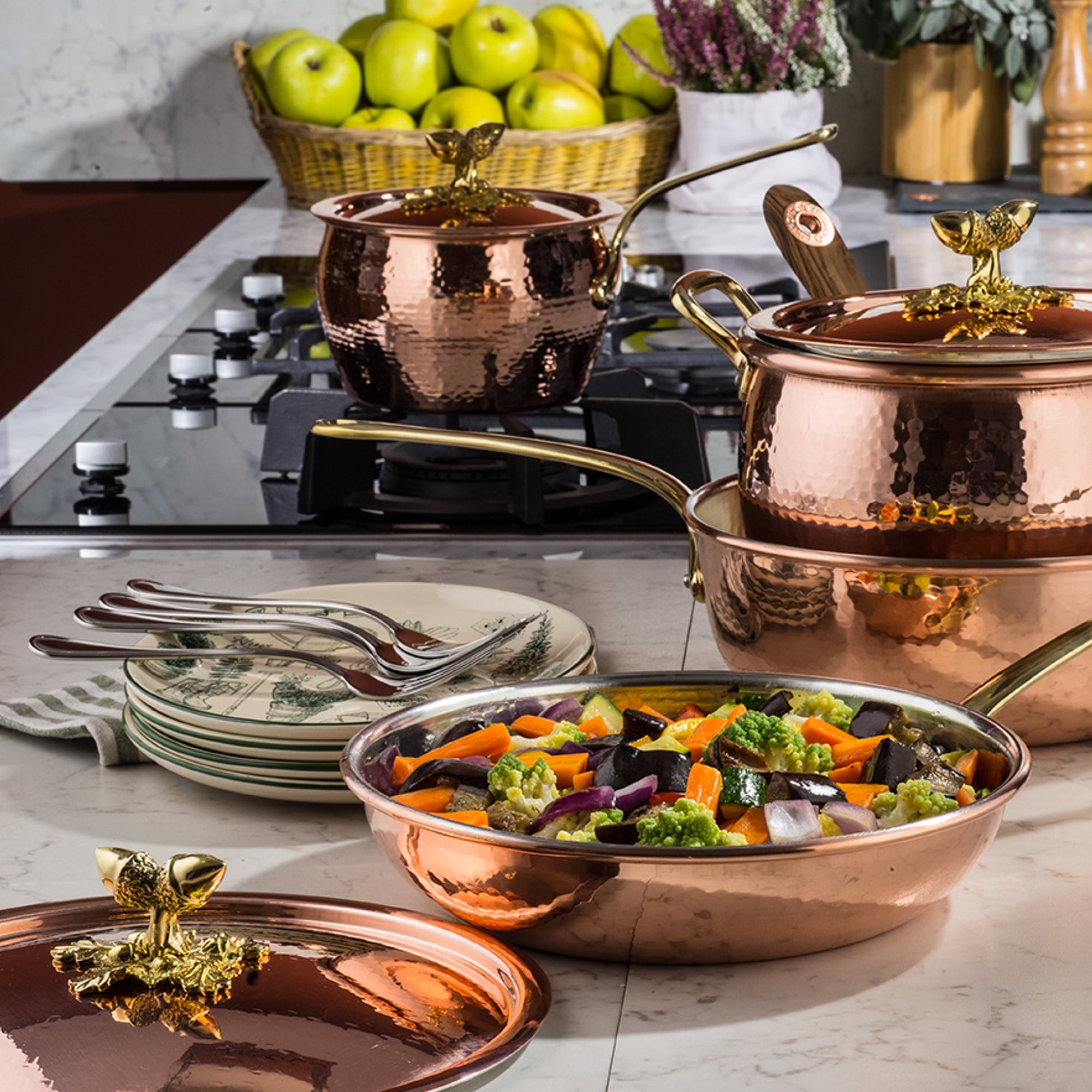 Hammered copper 5 Piece Set lined with high purity tin applied by hand over fire and bronze handles, from Ruffoni Historia collection