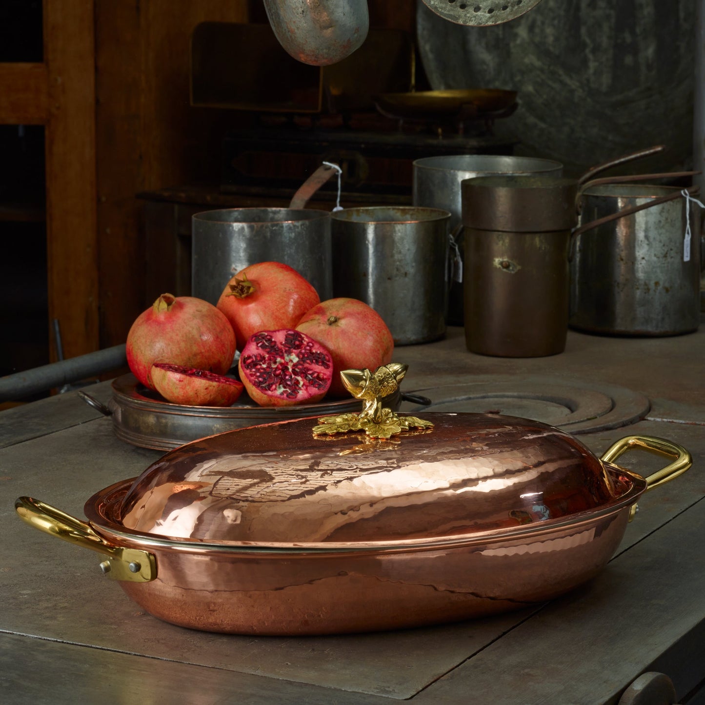Hammered copper 4.5 Oval Low Braiser lined with high purity tin applied by hand over fire and bronze handles, from Ruffoni Historia collection