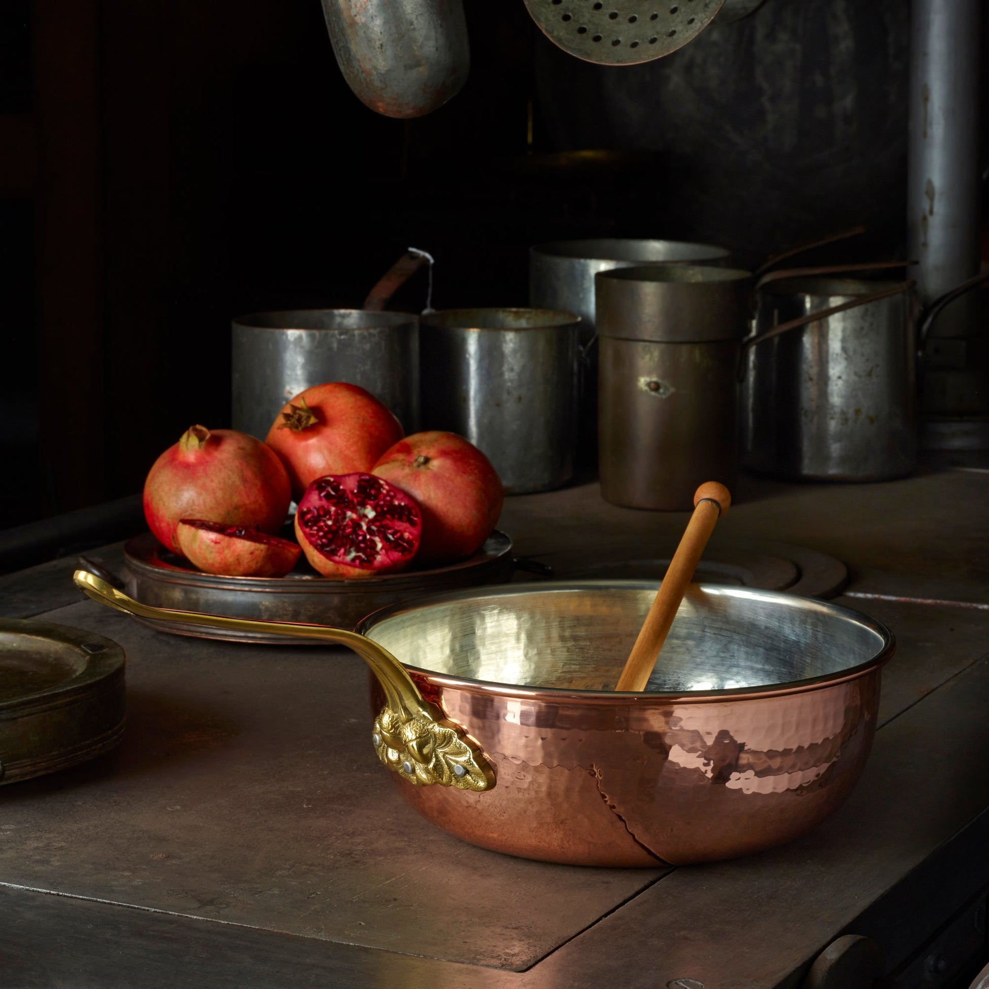 Hammered copper Chef's Pan lined with high purity tin applied by hand over fire and bronze handles, from Ruffoni Historia collection