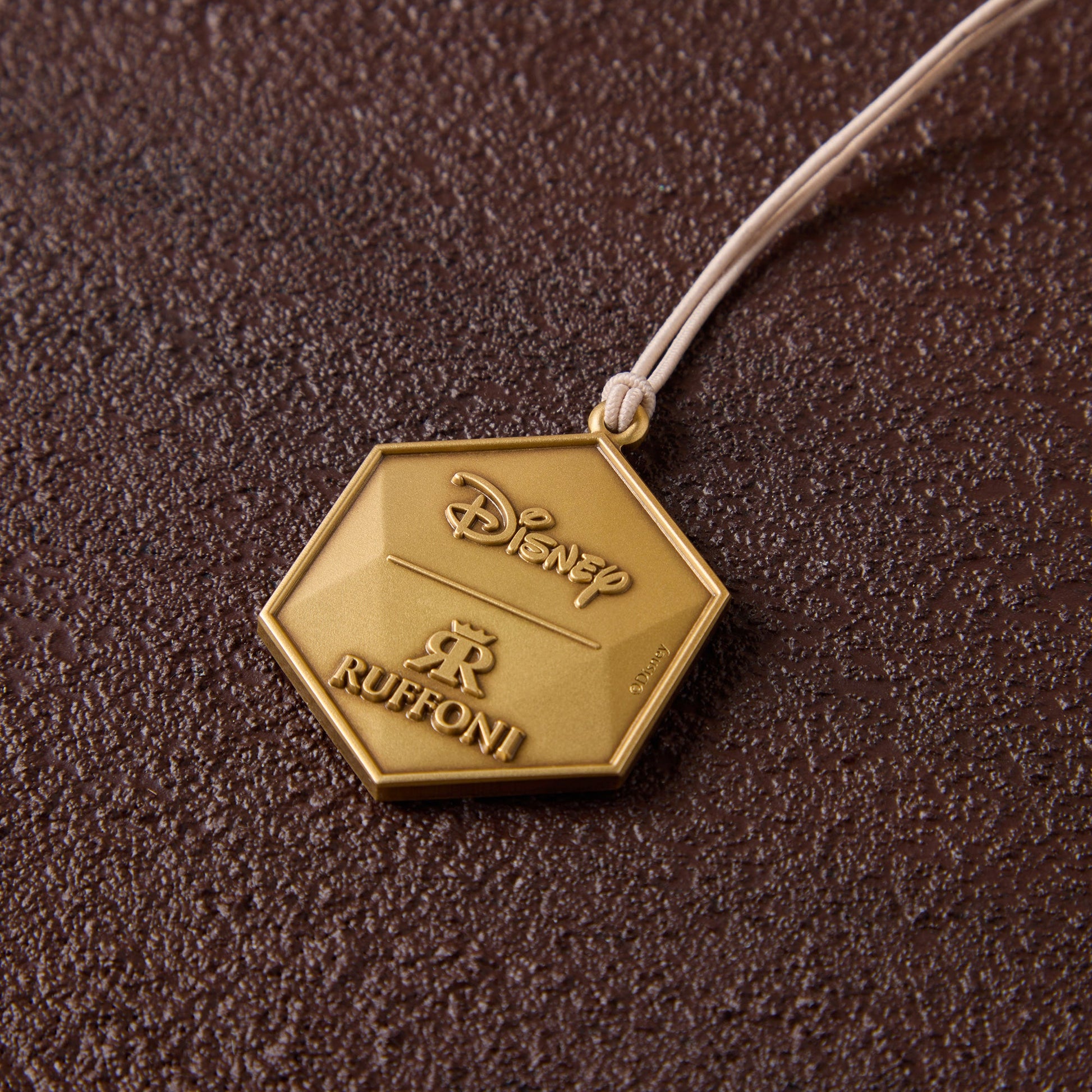 Disney 100 x Ruffoni The Minnie Mouse Chef Pan - 4qt bronze coin detail